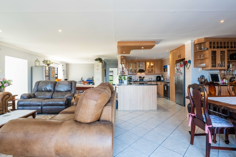 4 Bedroom Property for Sale in Menkenkop Western Cape